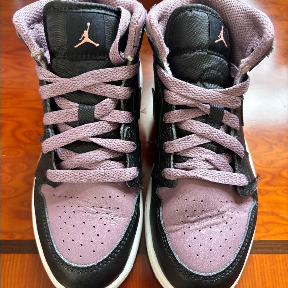 Air Jordan 1 Mid SE GS 'Black Sky J Mauve' maybe worn once